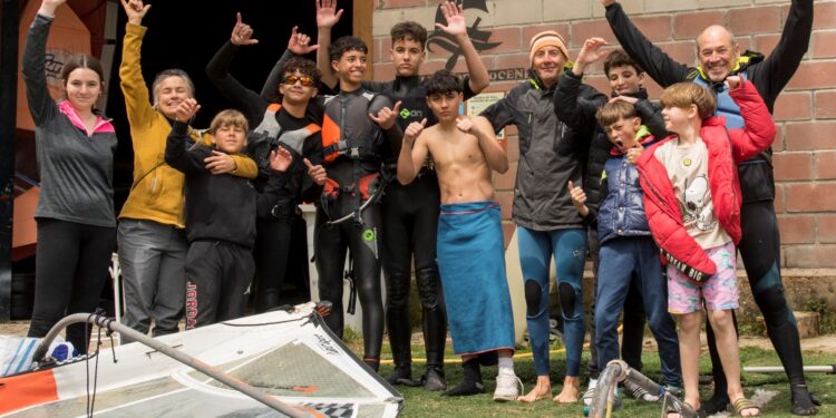 Clínic de Windsurf Infantil y Juvenil en Alocén: Formación de Futuras Promesas del Deporte Náutico