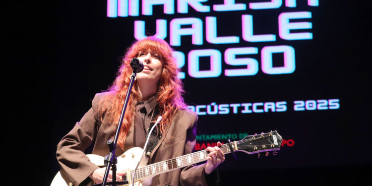 Marisa Valle Roso deslumbra en Cabanillas del Campo con su voz y compromiso social en las Noches Acústicas 2025