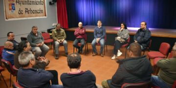 Mireia Borrás (VOX) visita Arbancón para apoyar a los ganaderos afectados por los ataques del lobo