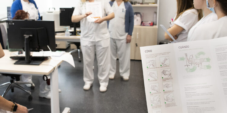 Día Mundial de la Higiene de Manos 2025: el Hospital de Guadalajara promueve la prevención de infecciones con formación a profesionales sanitarios