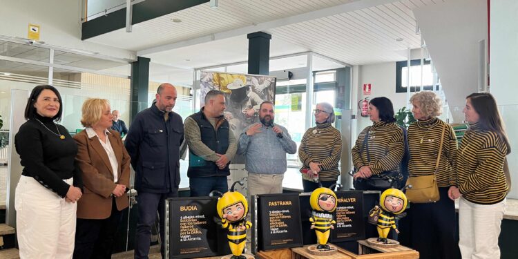 3 abejas-ninot solidarias llegan a la Alcarria