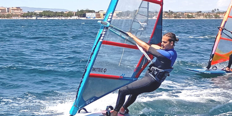 Eduardo Navarro, campeón de España Máster de Windsurf Slalom 2025 en Los Alcázares (Murcia)