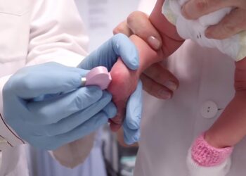 Castilla-La Mancha amplía a 30 las enfermedades detectables con la prueba del talón en recién nacidos