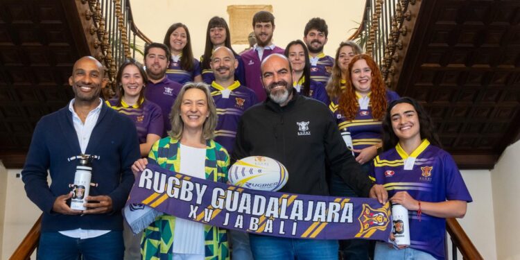 La alcaldesa de Guadalajara apoya al Club de Rugby en su 30 aniversario con un convenio de 10.000 €
