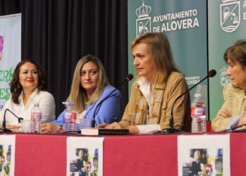 Cristina Morató presenta Reinas de leyenda en Alovera durante la Semana del Libro 2025