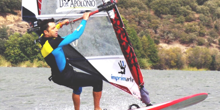 Eduardo Navarro, campeón de España Máster de Windsurf Slalom 2025 en Los Alcázares (Murcia)