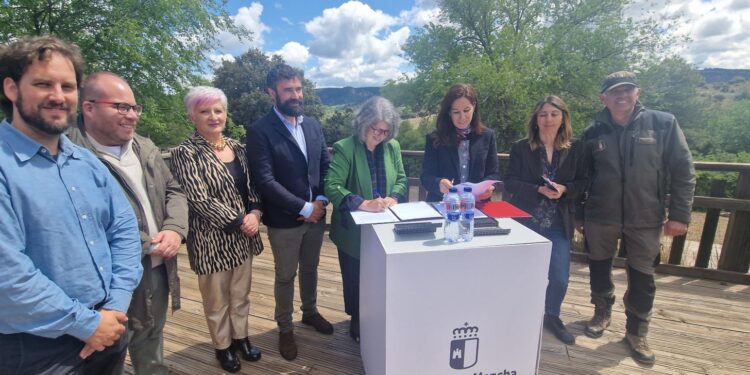 El Gobierno de Castilla-La Mancha y Font Vella restaurarán el bosque de ribera del río Dulce en Guadalajara
