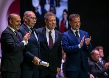 Emiliano García-Page defiende un Estatuto “fiel a la Constitución” y una financiación sin privilegios en el Día de Castilla-La Mancha