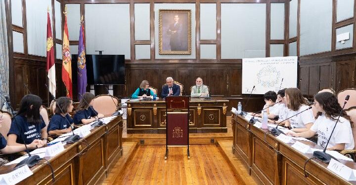 La Diputación de Guadalajara celebra las semifinales de la VII Liga de Debate Escolar sobre la Unión Europea y la Migración