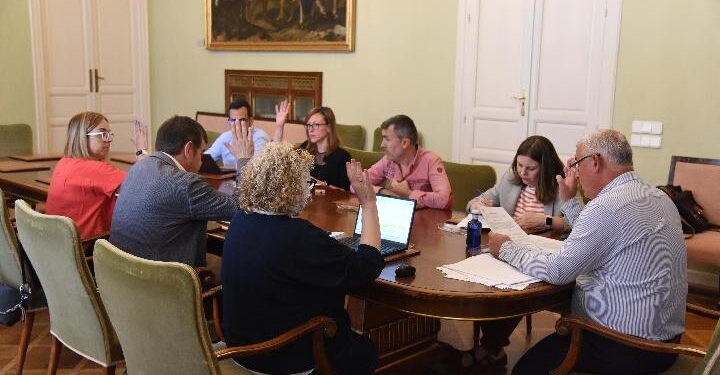 La Diputación de Guadalajara refuerza los expedientes urbanísticos en pueblos con nuevos convenios con Arquitectos y Aparejadores