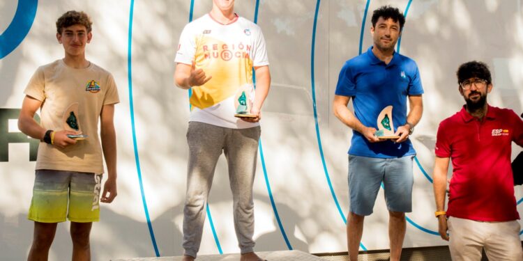 Eduardo Navarro, campeón de España Máster de Windsurf Slalom 2025 en Los Alcázares (Murcia)