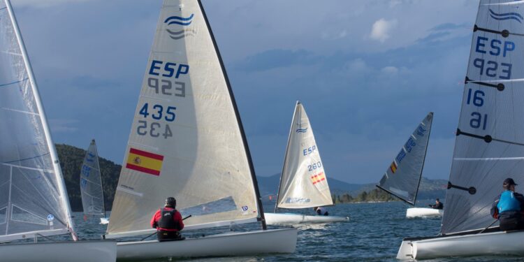 Copa de España Finn 2025 en Entrepeñas: Triunfo gallego en el VIII Memorial Emilio Plágaro