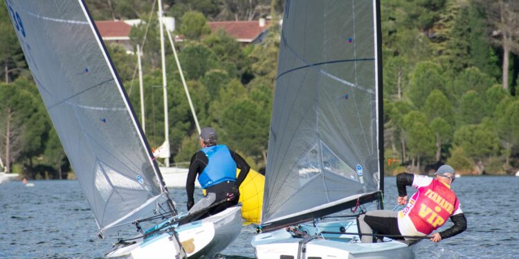 Copa de España Finn 2025 en Entrepeñas: Triunfo gallego en el VIII Memorial Emilio Plágaro