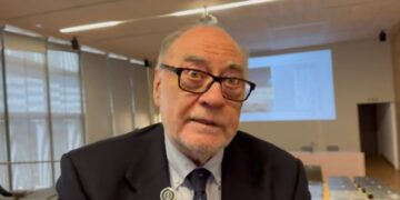 Miguel Ángel Baldellou clausura el ciclo “Guadalajara, la ciudad que queremos” con una defensa del patrimonio y el urbanismo humano