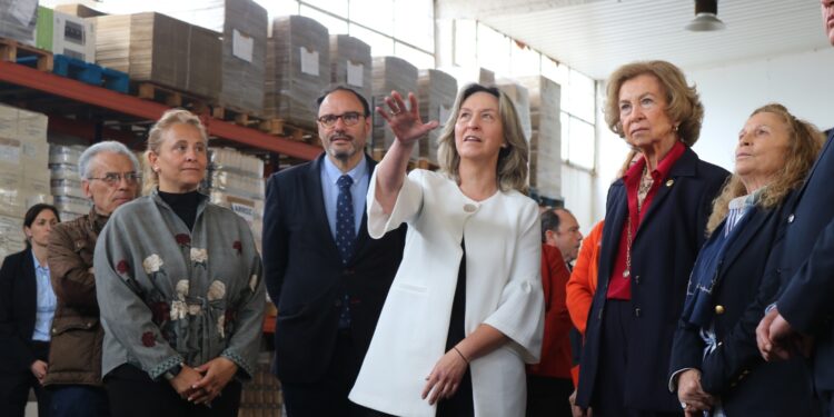 Doña Sofía visita el Banco de Alimentos de Guadalajara