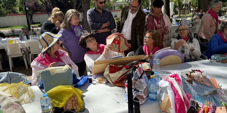 Guadalajara acoge el XXI Encuentro Nacional de Encajeras de Bolillos con más de 300 participantes