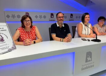 24 horas de encaje de bolillos en Guadalajara: tradición, arte y comunidad en el Parque de la Concordia