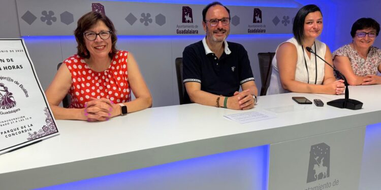 24 horas de encaje de bolillos en Guadalajara: tradición, arte y comunidad en el Parque de la Concordia