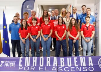 El CD Chiloeches celebra su ascenso a la élite del fútbol sala con el reconocimiento de García-Page