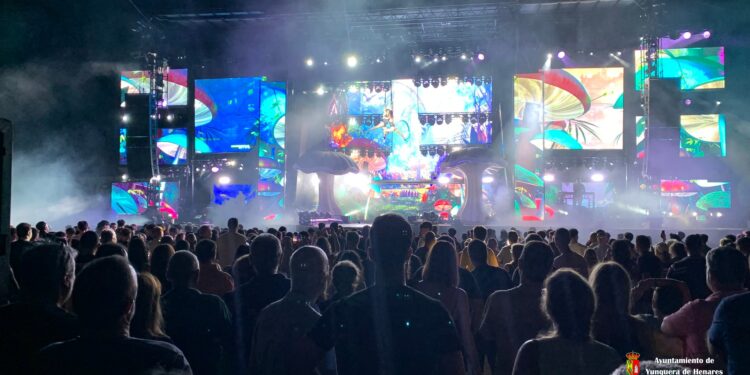 La Misión deslumbra en Yunquera con el espectáculo musical más potente de las fiestas populares 2025