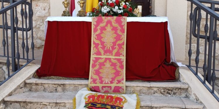 Corpus Christi 2025 en Albalate de Zorita: alfombras de sal, altares y devoción popular