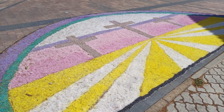 Corpus Christi 2025 en Albalate de Zorita: alfombras de sal, altares y devoción popular