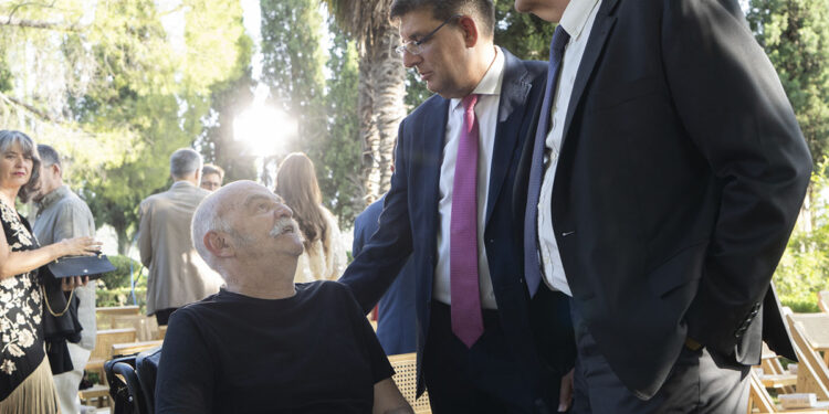 Martín Caparrós recibe el XIII Premio de Periodismo Manu Leguineche en Brihuega por su defensa de la verdad