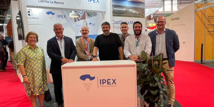 José García Salinas impulsa la Zona Franca del Henares en el SIL 2025 de Barcelona