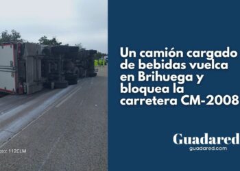 Cortada la carretera CM-2008 por el vuelco de un camión en Brihuega (Guadalajara)