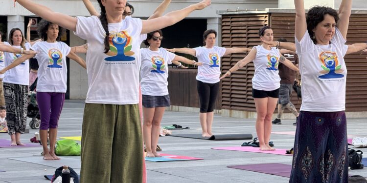 Guadalajara celebra el Día Internacional del Yoga con actividades, cultura y bienestar en la Plaza Mayor