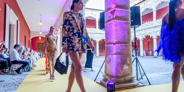 Guadalajara es Moda 2025: talento local, diseño sostenible y alta costura conquistan el Palacio del Infantado