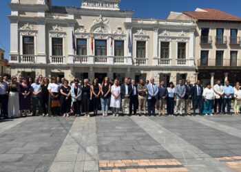 Guadalajara condena el asesinato de una vecina de Iriépal con un minuto de silencio contra la violencia de género