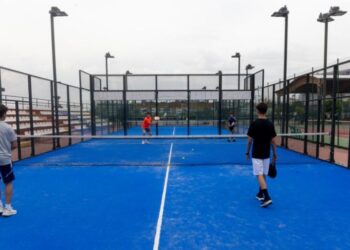 Guadalajara instala césped texturizado de última generación en 9 pistas de pádel municipales