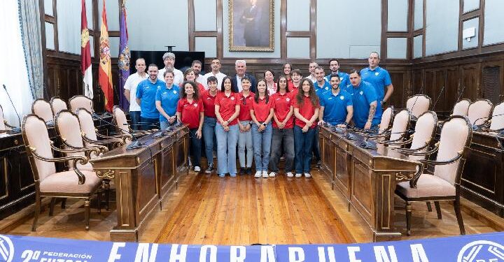 José Luis Vega felicita al CD Chiloeches por su ascenso a Primera División del Fútbol Sala Femenino y anuncia reconocimiento institucional