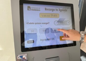 Quioscos digitales de recarga de tarjetas de autobús ya operativos en Guadalajara
