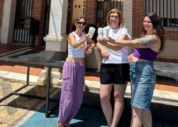 La Mancomunidad Vega del Henares reparte vasos reutilizables para reducir plásticos en fiestas populares