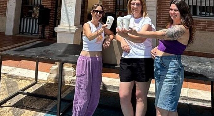 La Mancomunidad Vega del Henares reparte vasos reutilizables para reducir plásticos en fiestas populares