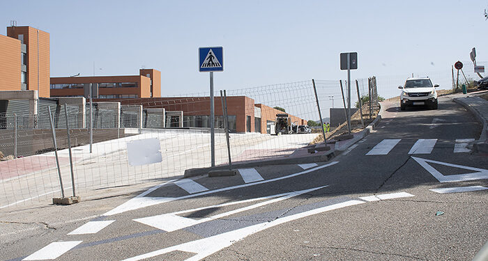 Nuevo vial en el Hospital de Guadalajara mejora la circulación y accesibilidad con obras de conexión