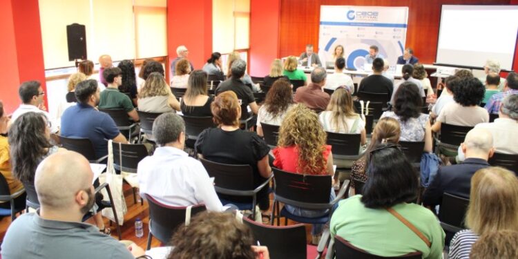 Un centenar de empresarios se informan sobre la nueva facturación y su entrada en vigor en Guadalajara