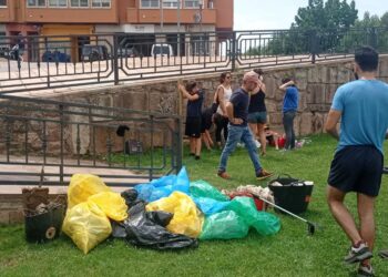“Qué de mierda”: voluntariado ambiental retira 54 kilos de basura del río Gallo en Molina de Aragón