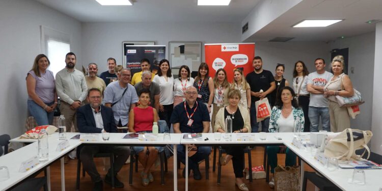 Mesa de diálogo de Cruz Roja Guadalajara con empresas hosteleras para impulsar el empleo y la formación profesional