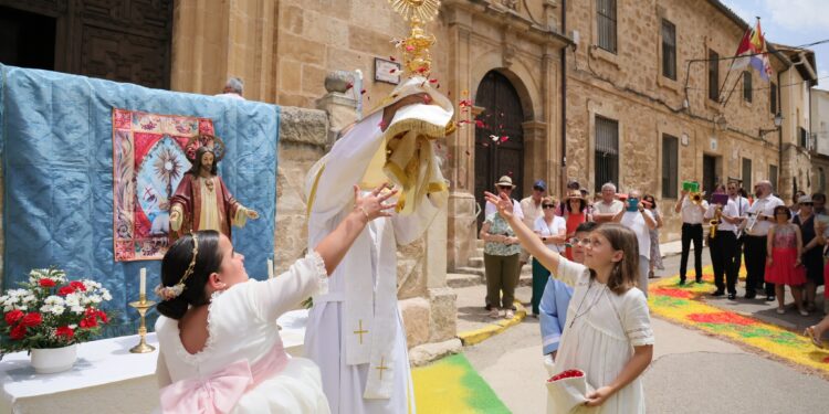 Corpus Christi 2025 en Almonacid de Zorita: tradición, arte efímero y emoción en Guadalajara