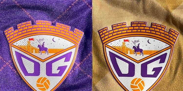 El Deportivo Guadalajara presenta sus nuevas equipaciones morada y dorada para la temporada 2025/26