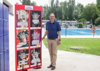 Campaña de sensibilización en la piscina municipal de San Roque por el Día Mundial contra la Trata de Personas