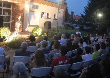 Cuentacuentos para adultos en Cabanillas del Campo: Luisa Borreguero inaugura los Cuentos Golfos 2025 con lleno total