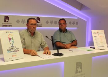 En el acto han participado el presidente de la federación de hostelería, Juan Luis Pajares; el concejal de Turismo, Víctor Morejón y el secretario general de CEOE en Guadalajara, Javier Arriola