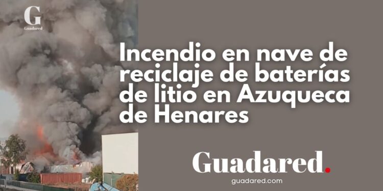 Incendio en nave de reciclaje de baterías de litio en Azuqueca de Henares: daños, bombero herido y medidas de emergencia