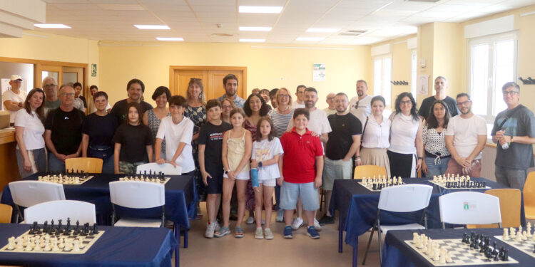 El nuevo club de ajedrez cabanillero triunfa con su primer torneo de parejas mixtas en Cabanillas del Campo