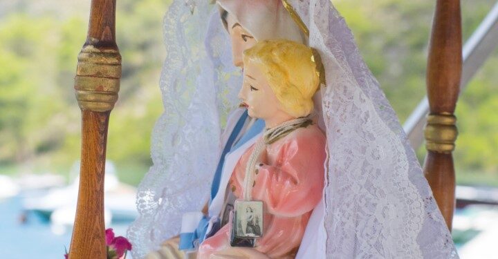 Procesión Marinera en el embalse de Bolarque honra a la Virgen del Carmen en Almonacid de Zorita (Guadalajara)