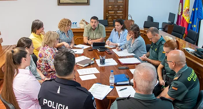 Refuerzo policial con agentes de Azuqueca, Guardia Civil, unidad canina y drones en la Feria de Agosto de Marchamalo